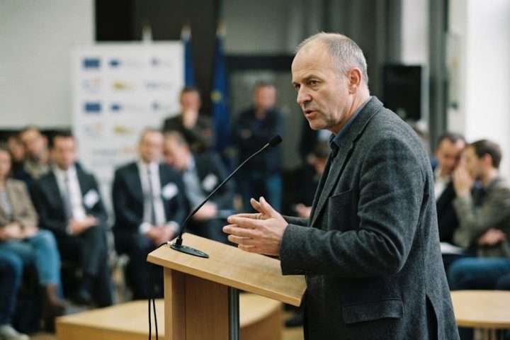 Kreml nutzt französische Politiker, um EU-Sanktionen im Kontext von Waldbränden zu diskreditieren